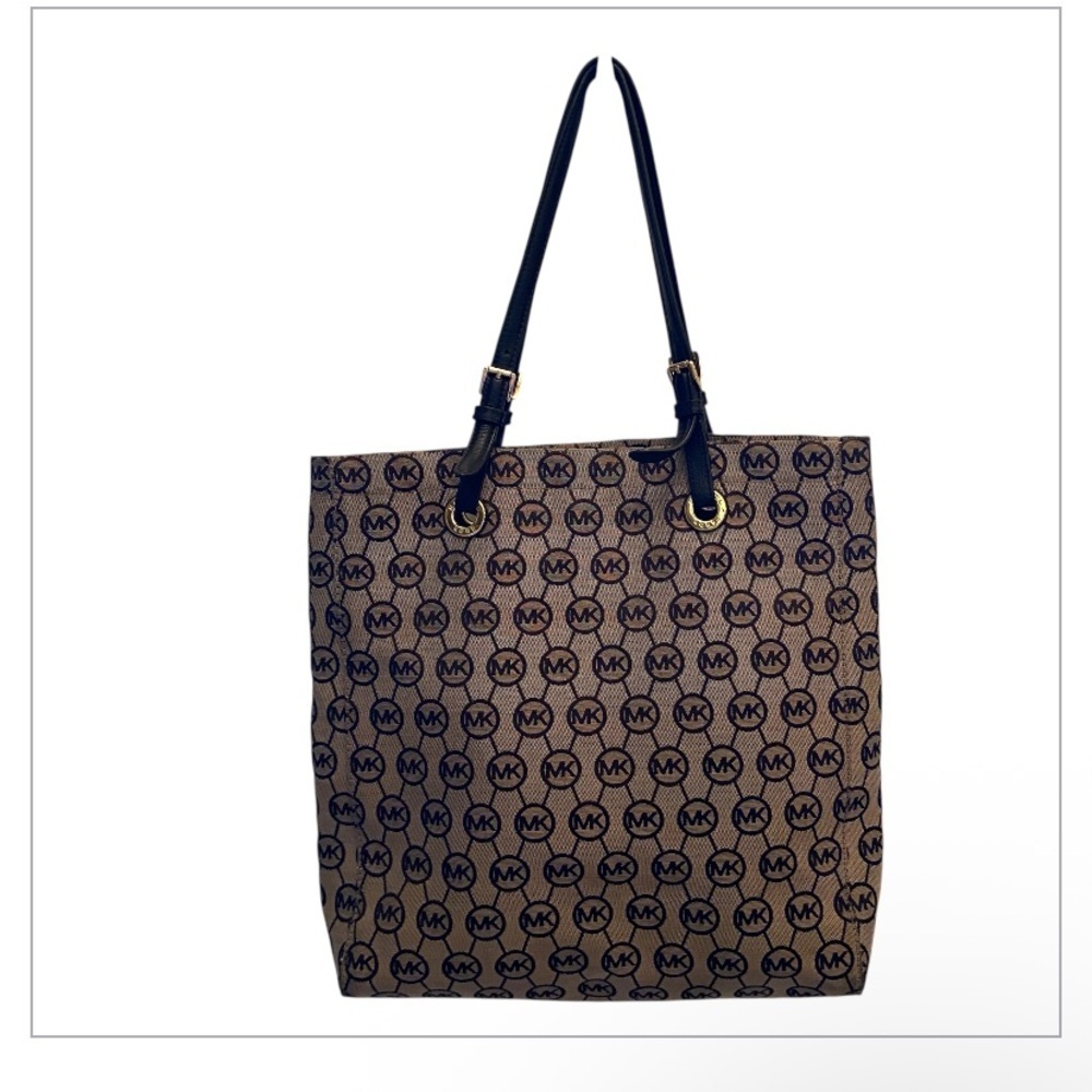 Michael Kors Jet Set North South Monogram Tote - Beige & Black - Picture 2 of 8